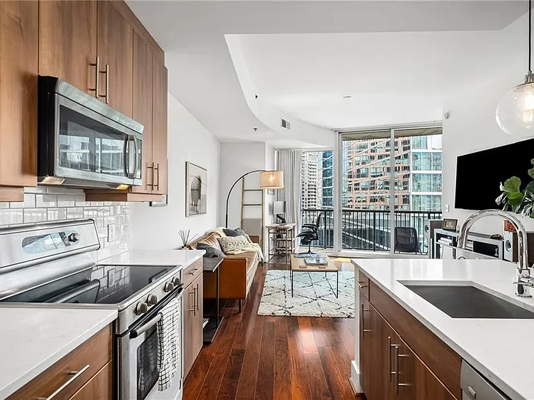 1080 Peachtree St NE #1306 — Photo 4