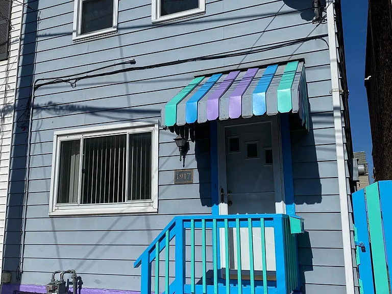 FRONT OF THE HOUSE