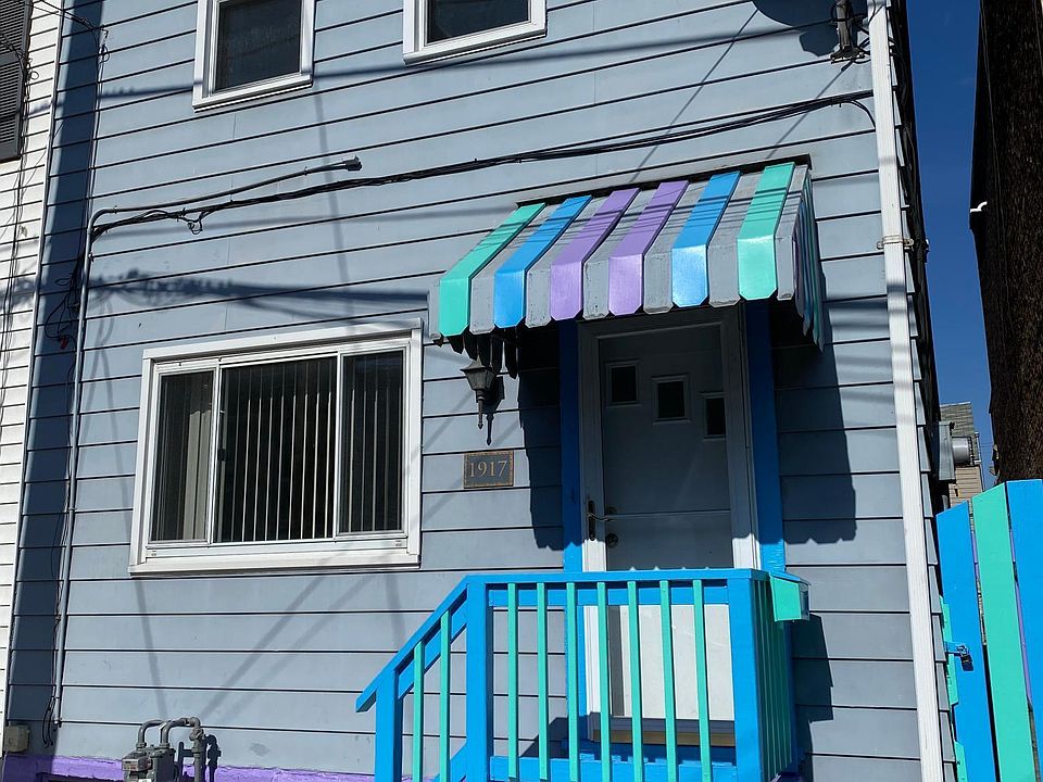 FRONT OF THE HOUSE