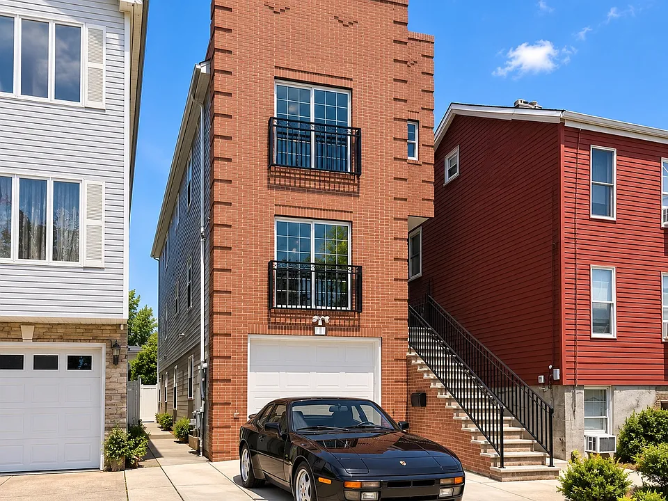 16 Reynolds Ave