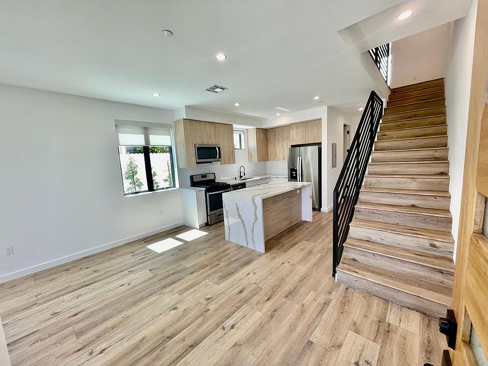 1st image of 1933 Vista Del Mar St #1/2