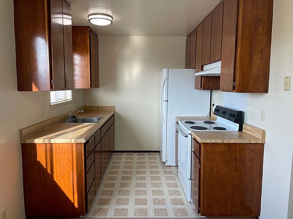 5th image of 661 Baden Ave #5