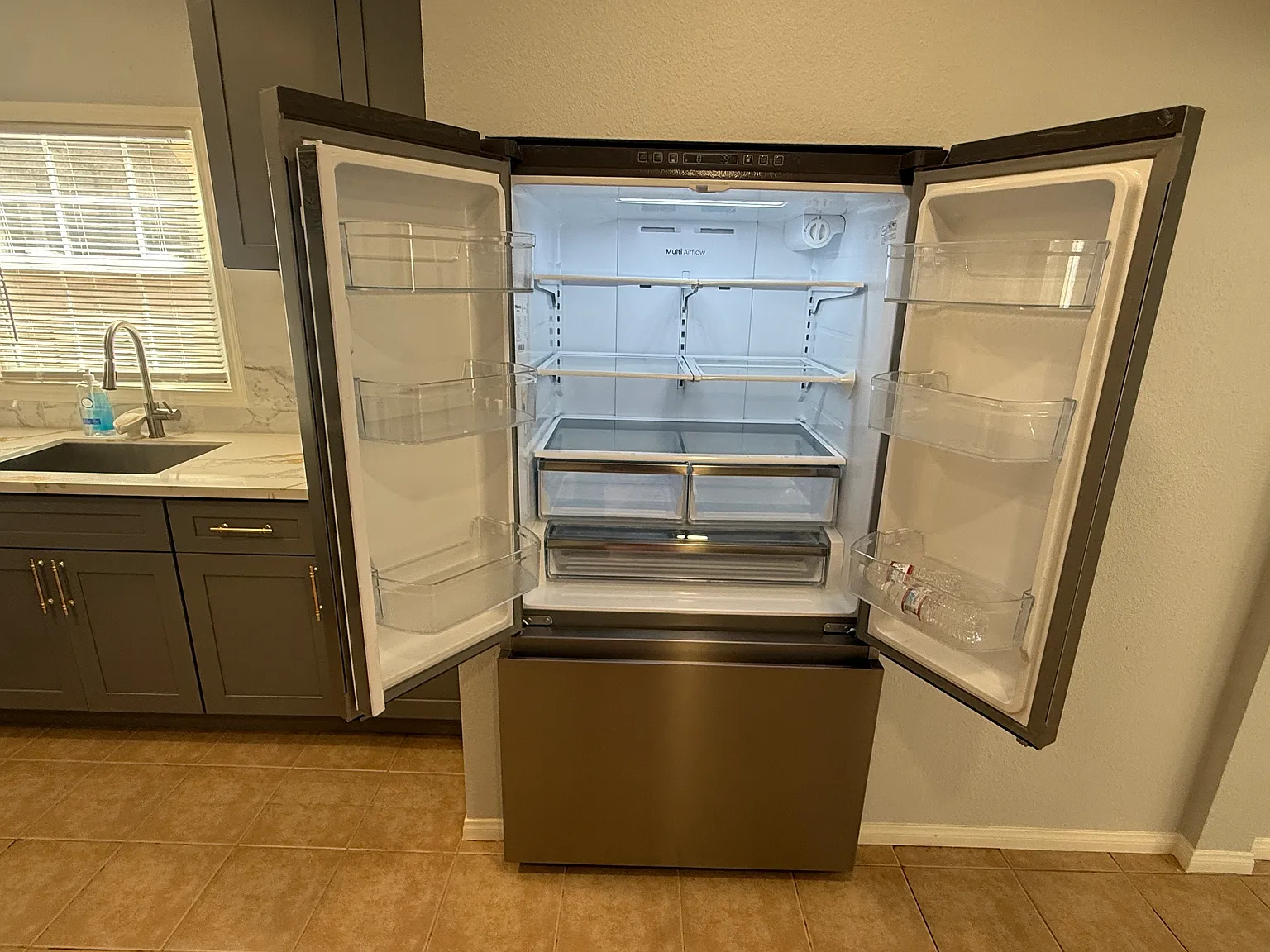 3 bed, 950 sqft, $3,200 — Photo 4