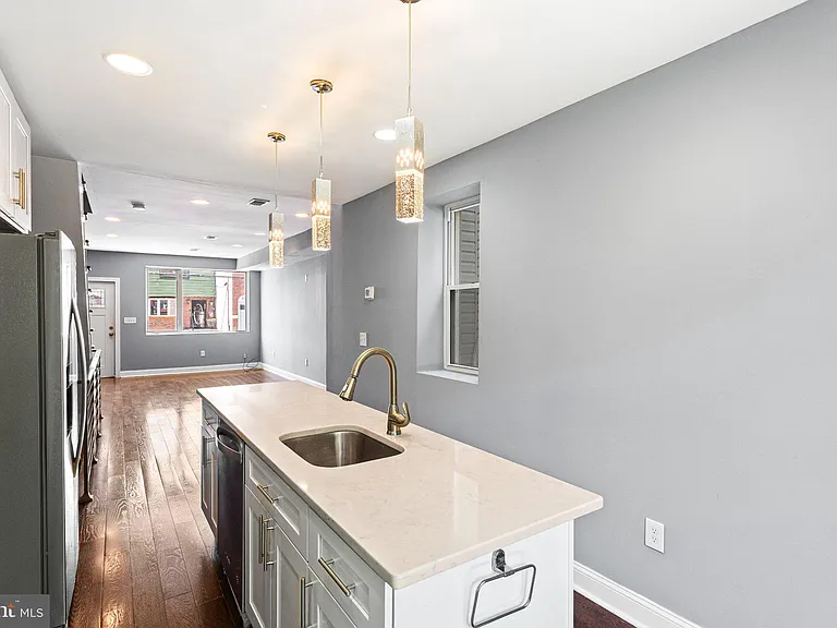 2209 E Huntingdon St — Photo 4