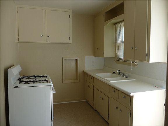 COZY KITCHEN