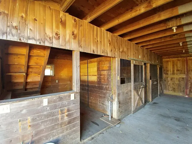 176 Breakfast Hill Rd — Photo 15