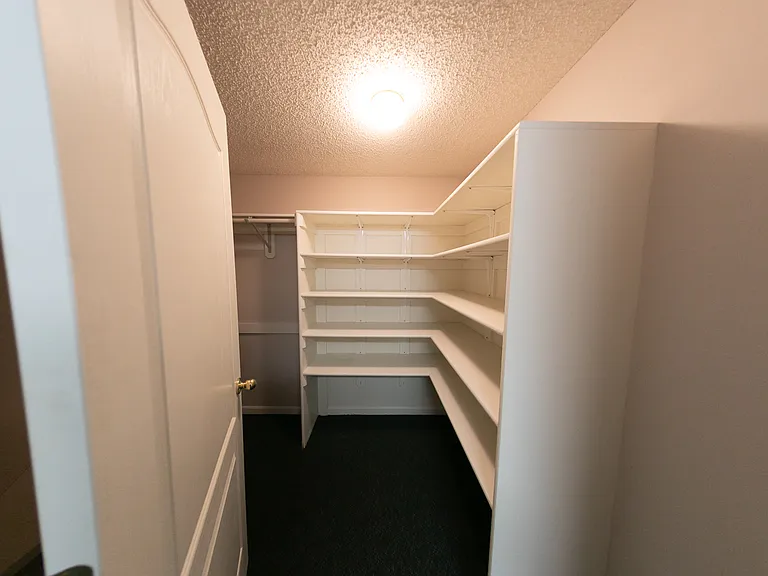 618 Chaucer Ln — Photo 13