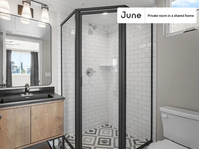 327 N Chicago #B — Photo 4