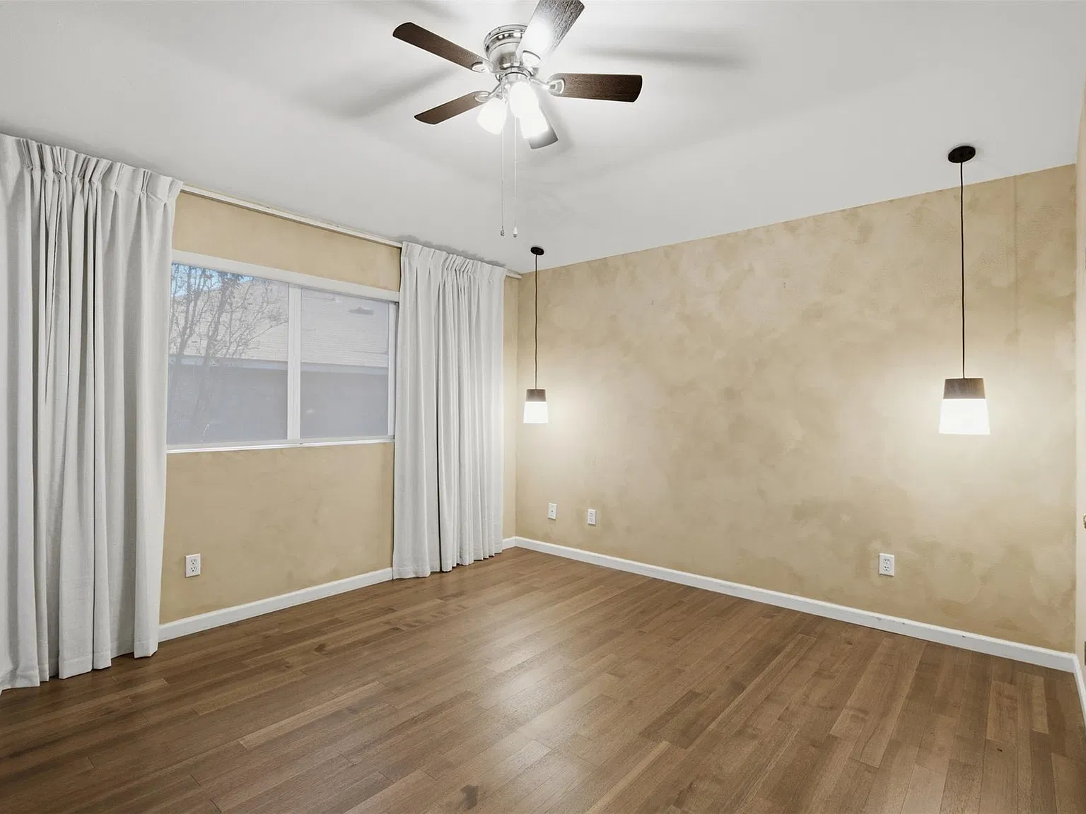 3 bed, 2.0 bath, 1174 sqft, $2,000 — Photo 4