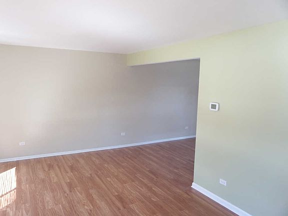 2nd image of 18W234 Knollwood Ln