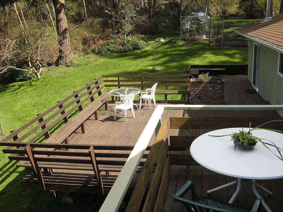 LARGE MULTI-LEVEL VIEW DECK FOR ENTERTAINING
