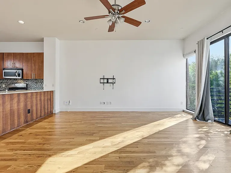 3930 Bowser Ave #10 — Photo 18