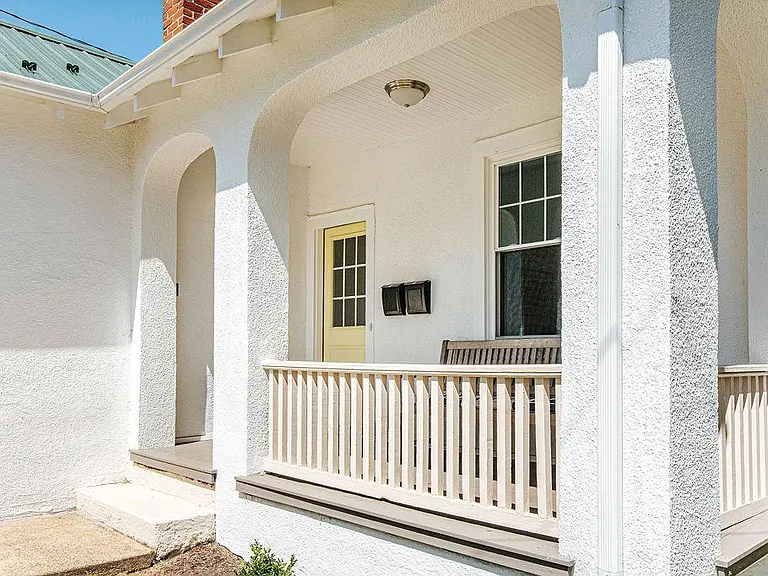 2311 Fontaine Ave — Photo 2