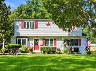 724 Sandra Avenue, West Islip, NY 11795