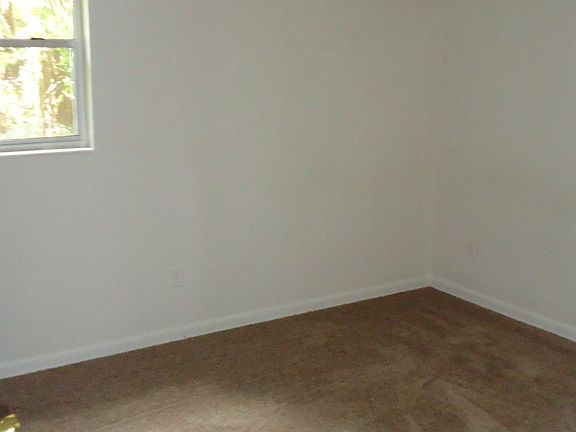 5th image of 2410 Almond Dr