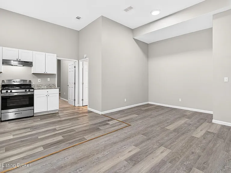 718 Camp St — Photo 16