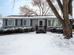 1305 Eisenhower Rd, Hiawatha, IA 52233