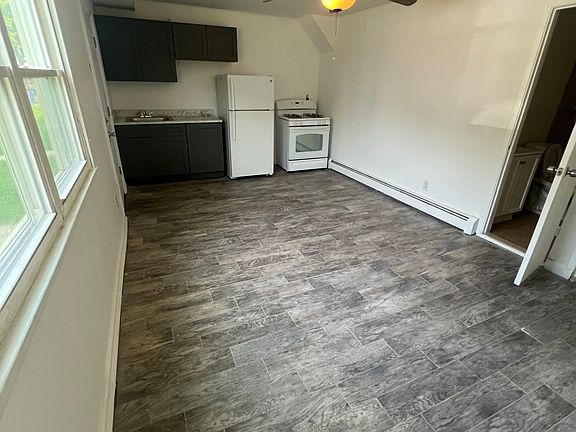 3rd image of 301 Regis Dr #B