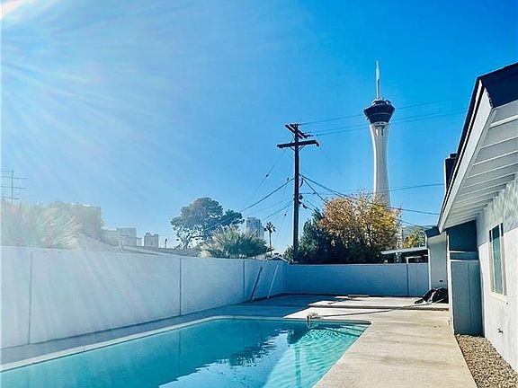 3rd image of 576 Bonita Ave