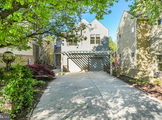 2004 Beacon Pl, Reston, VA 20191