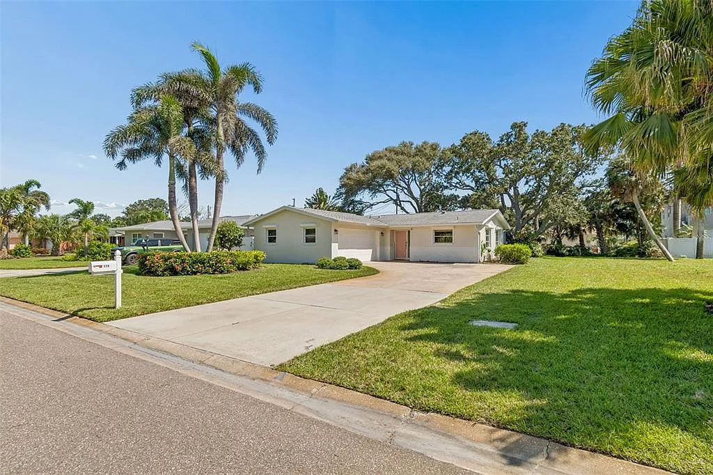 2 bed, 2.0 bath, 1310 sqft, $4,000 — Photo 1