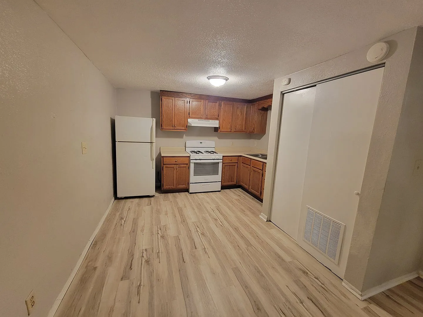 156 Maywood Avenue — Photo 4