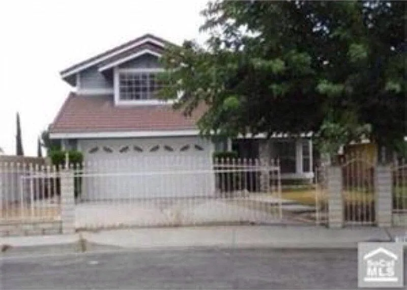 4 bed, 1719 sqft, $3,272 — Photo 1