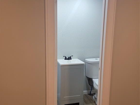 4th image of 412 Winona Dr #C