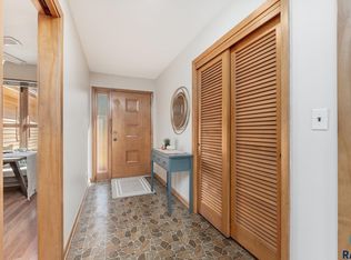 1601 S Williams Ave, Sioux Falls, SD 57105