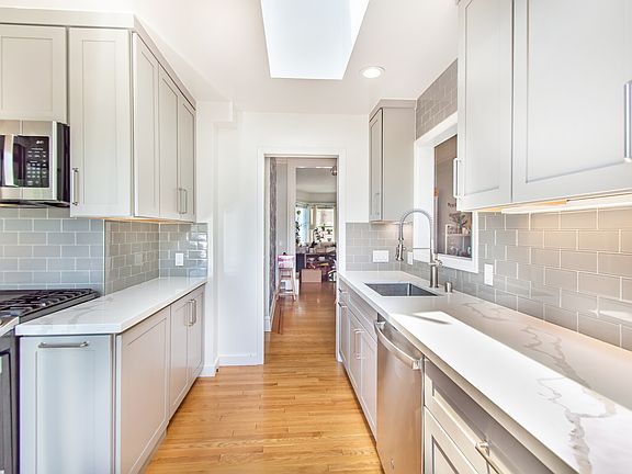 2nd image of 17 Hattie St