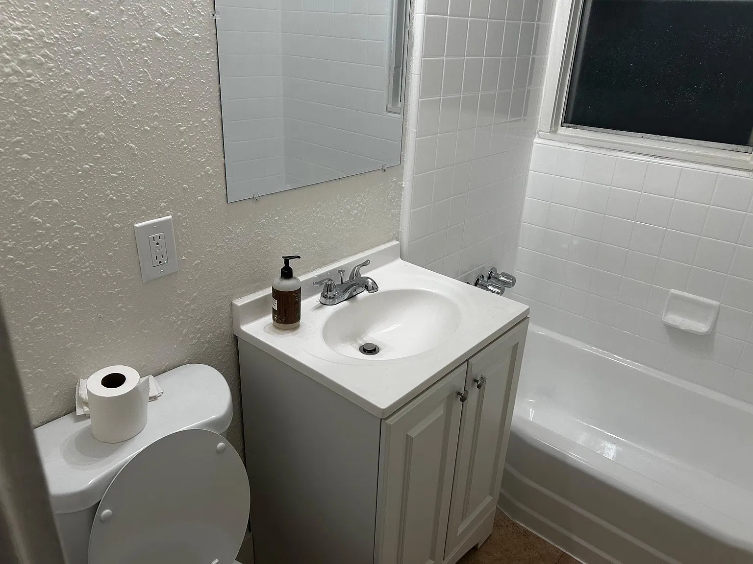 120 Westminster Ave — Photo 3
