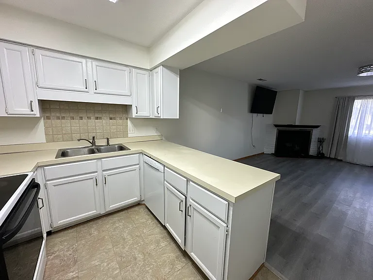 9349 Ranchview Ln N — Photo 3