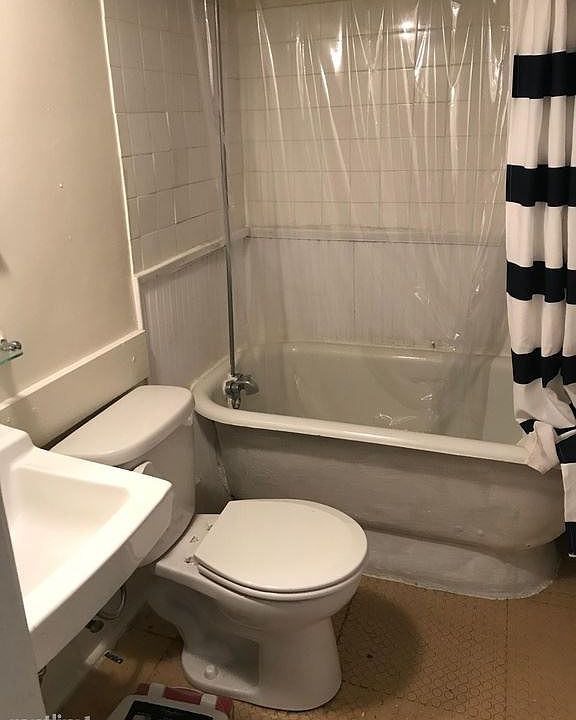 2nd image of 2300 Lombard St APT 2R