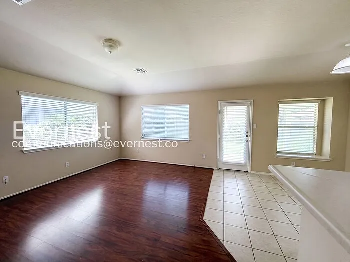 3145 Henderson Path — Photo 6