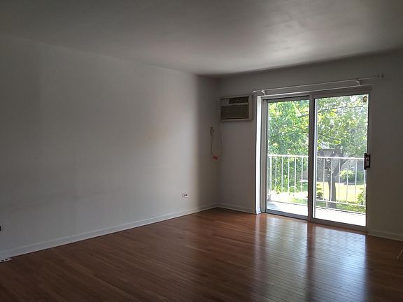 4th image of 841 Blossom Ln #3-304