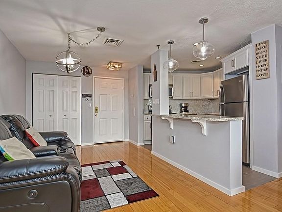 5th image of 90 Quincy Shore Dr APT 717