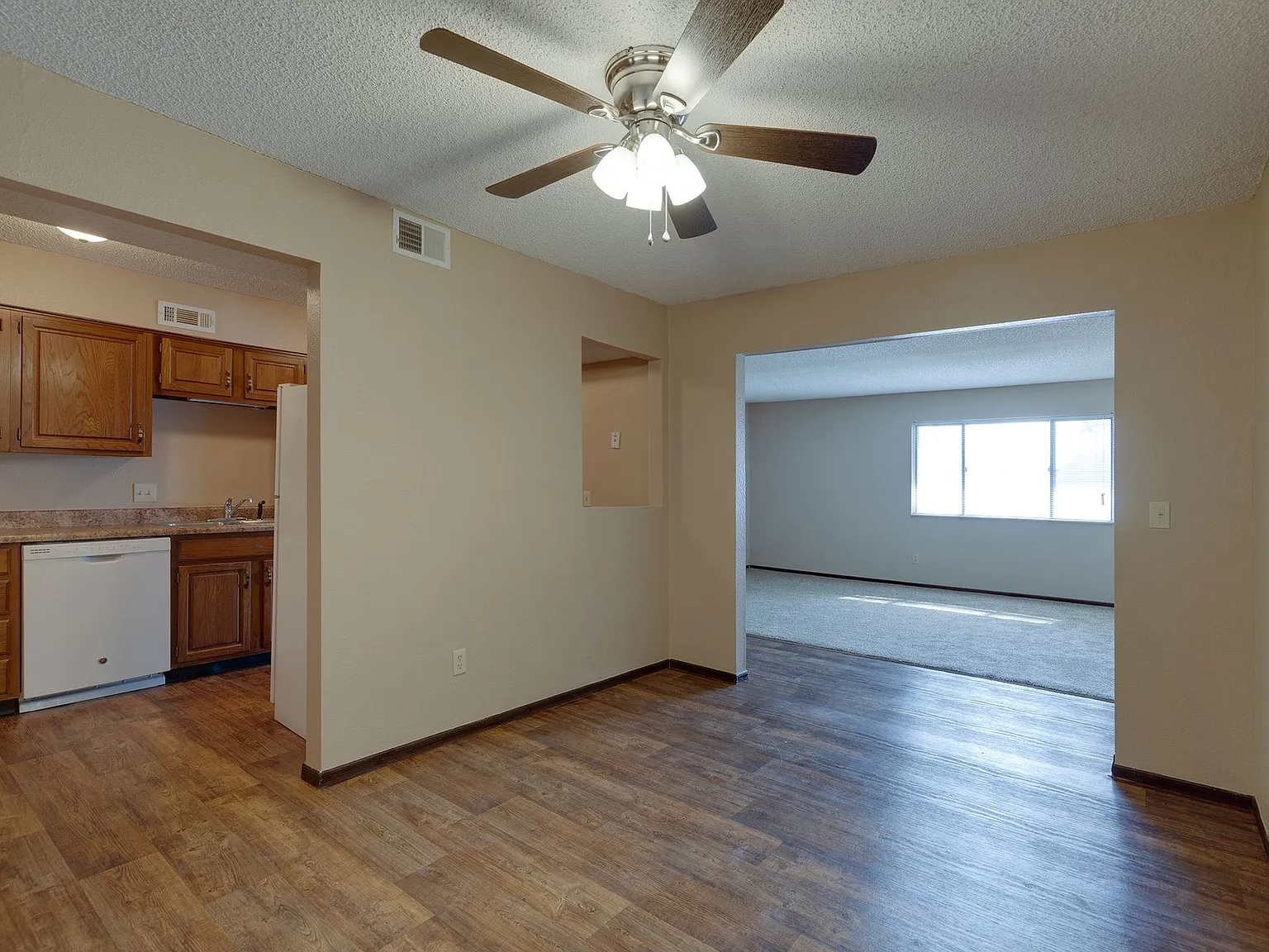 Aragon Apartments — Photo 1
