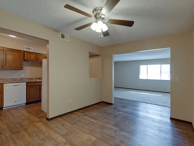 Aragon Apartments — Photo 1