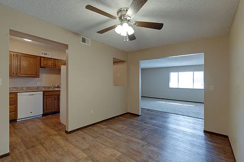 Aragon Apartments Photo 1