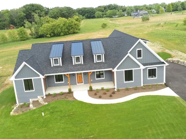 N1602 Woodstone LANE, Lake Geneva, WI 53147