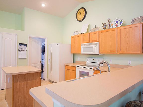 3rd image of 126 Delvalle St