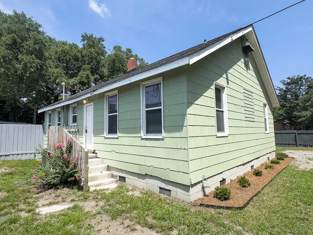 Building Photo - 5727 Hoover Ave #A