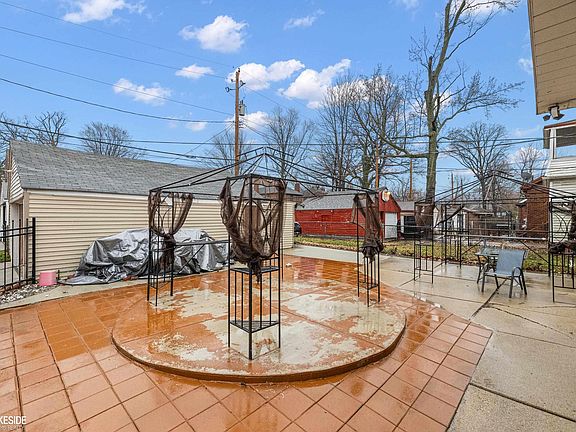 4th image of 5810 Yorkshire Rd