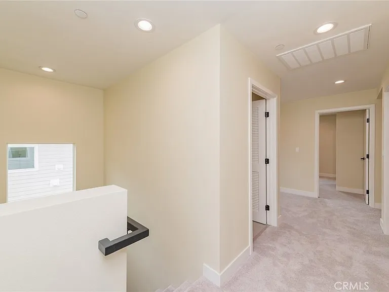 642 W Grand Ave — Photo 11