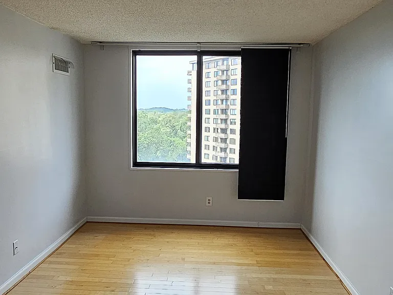 5225 Pooks Hill Rd #1303S — Photo 4