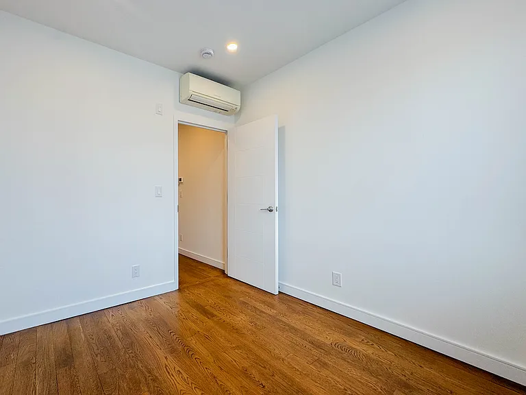 689 Leonard St #3R — Photo 24
