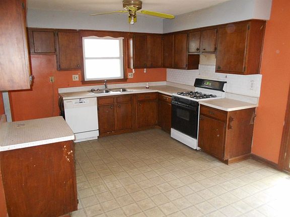 2nd image of 4212 Amherst Ln
