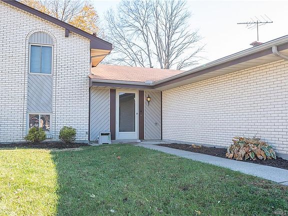 3rd image of 718 Blackmoat Pl