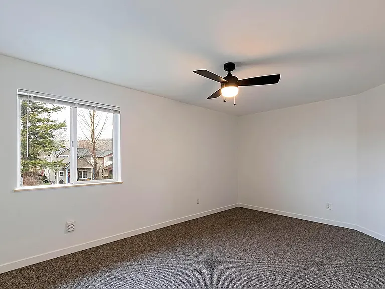 909 Defoe St #A — Photo 14