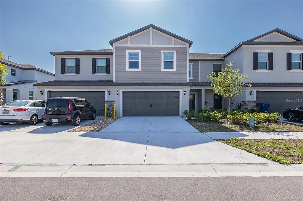 3 bed, 2.5 bath, 2319 sqft, $3,500 — Photo 1